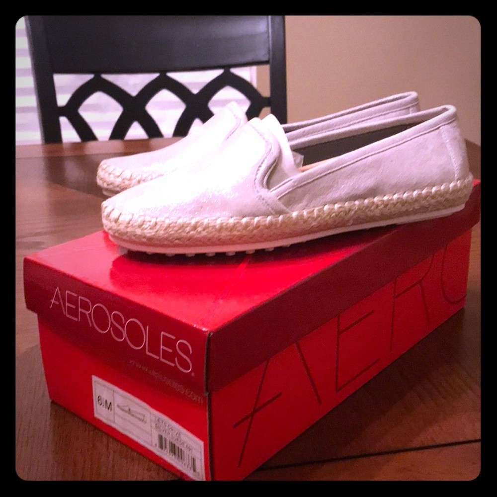 New In Box (NIB) AEROSOLES Silver Espadrilles 6.5M
